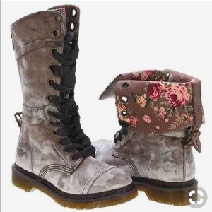 NWOT Dr. Marten Triumph 1914 Combat Lace-Up boots